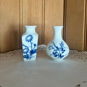 Vintage Miniature Blue & White Ceramic Vases Floral Pattern Small Bud Vase China